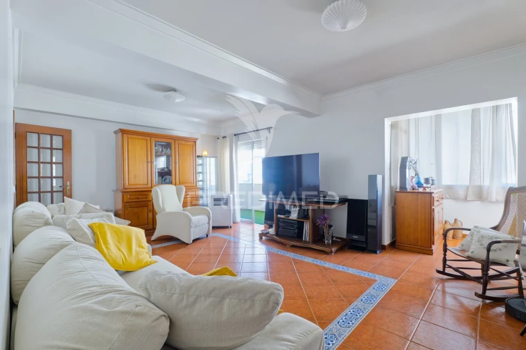 Apartamento T3 para Venda em Charneca de Caparica e Sobreda Foto 18