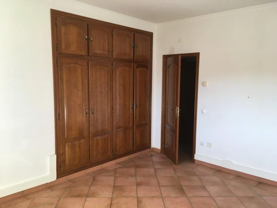 Prédio para Venda em Alcanhões Foto 12