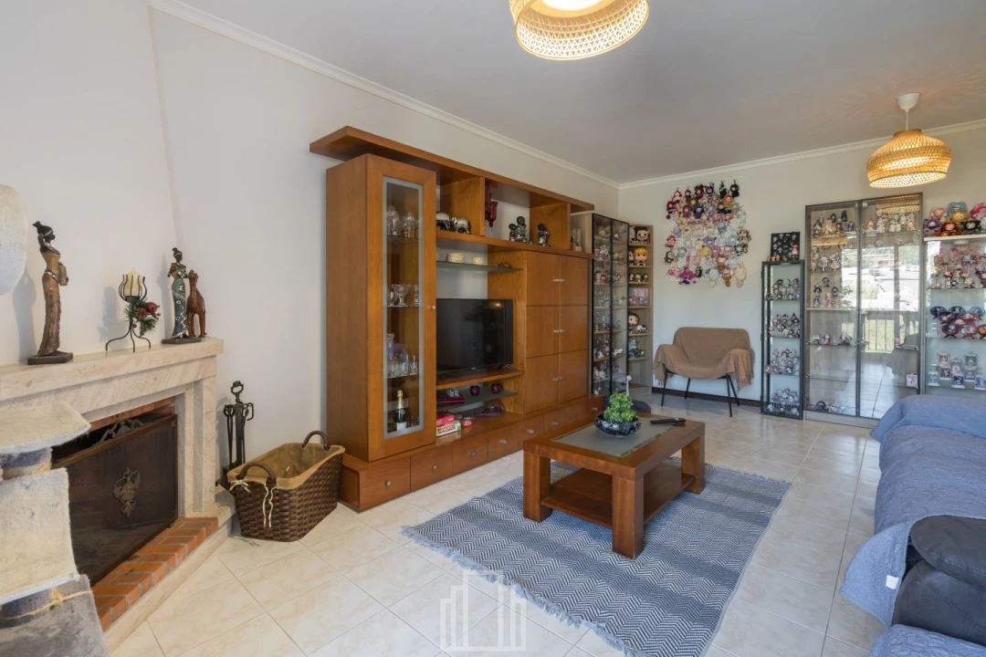 Apartamento T2 para Venda em Paços de Brandão Foto 6