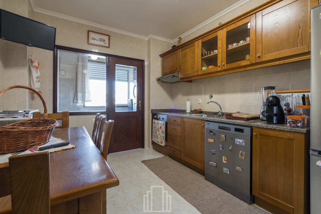 Apartamento T2 para Venda em Paços de Brandão Foto 7