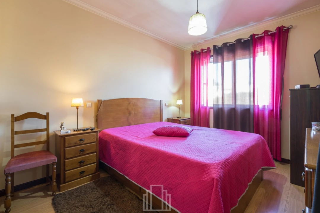 Apartamento T2 para Venda em Paços de Brandão Foto 12