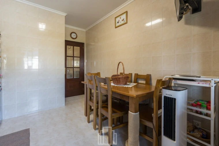 Apartamento T2 para Venda em Paços de Brandão Foto 9