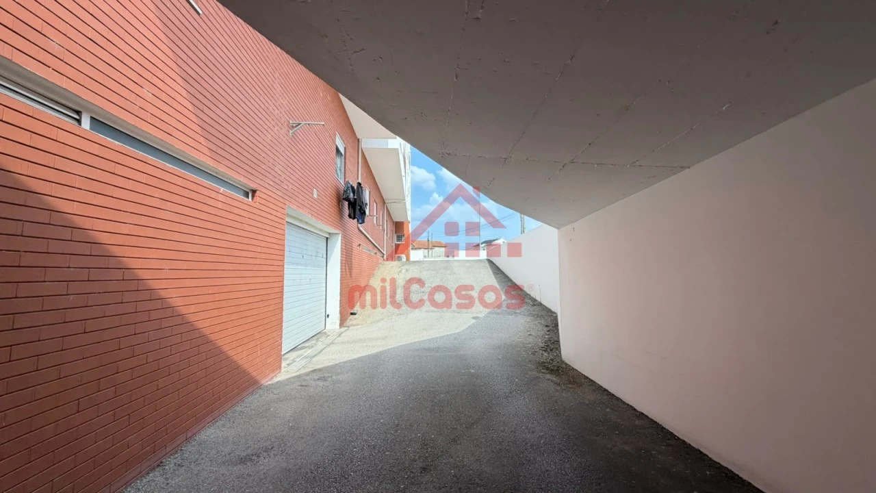 Garagem para Venda em Rio Maior Foto 12