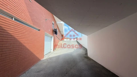 Garagem para Venda em Rio Maior