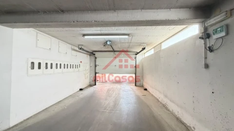 Garagem para Venda em Rio Maior