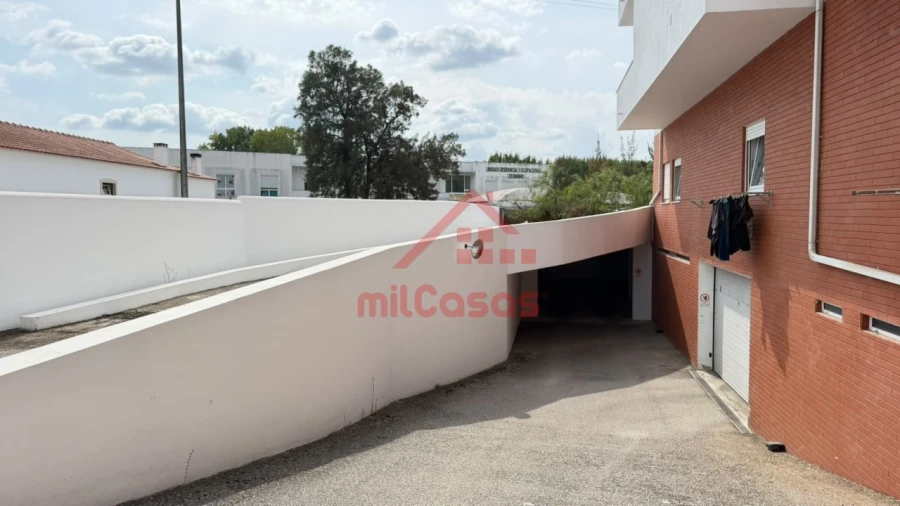 Garagem para Venda em Rio Maior Foto 2
