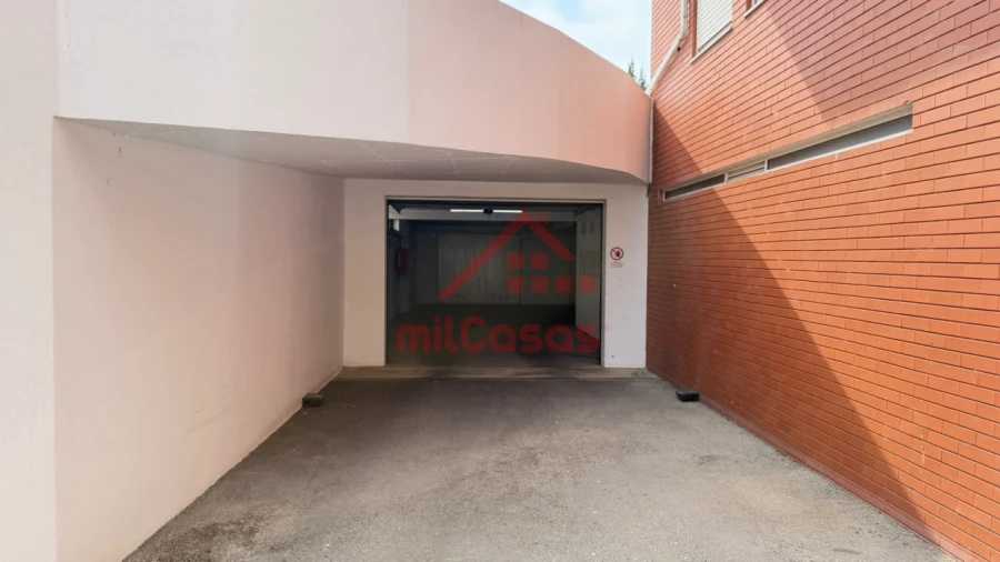 Garagem para Venda em Rio Maior Foto 4