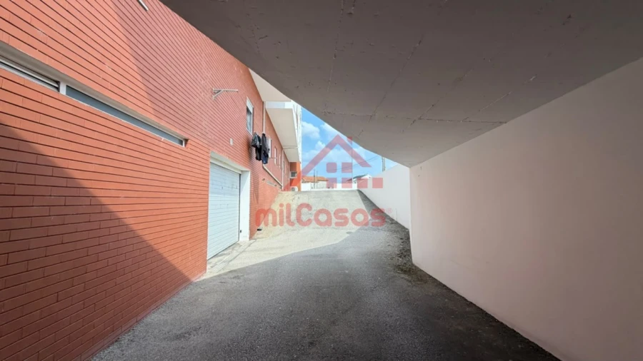 Garagem para Venda em Rio Maior Foto 12