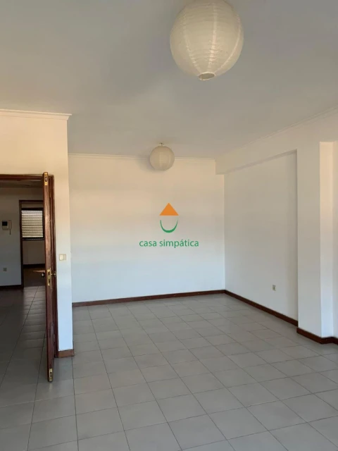 Apartamento T2 para Arrendamento em Gondomar (São Cosme), Valbom e Jovim