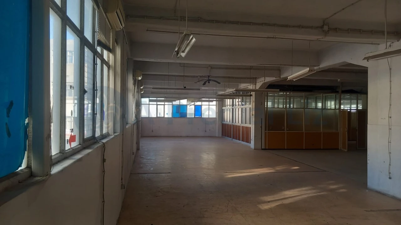 Armazém para Venda em Sacavém e Prior Velho Foto 7