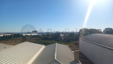 Armazém para Venda em Sacavém e Prior Velho