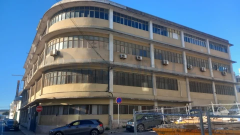 Armazém para Venda em Sacavém e Prior Velho