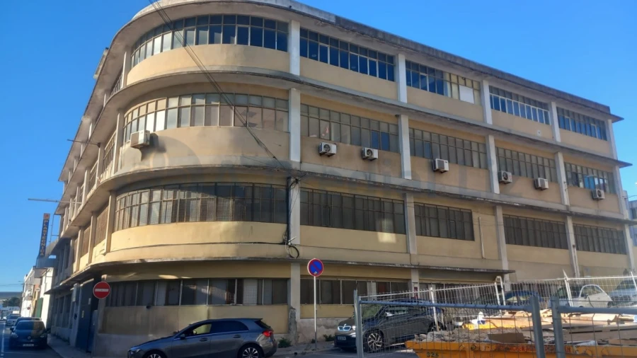 Armazém para Venda em Sacavém e Prior Velho