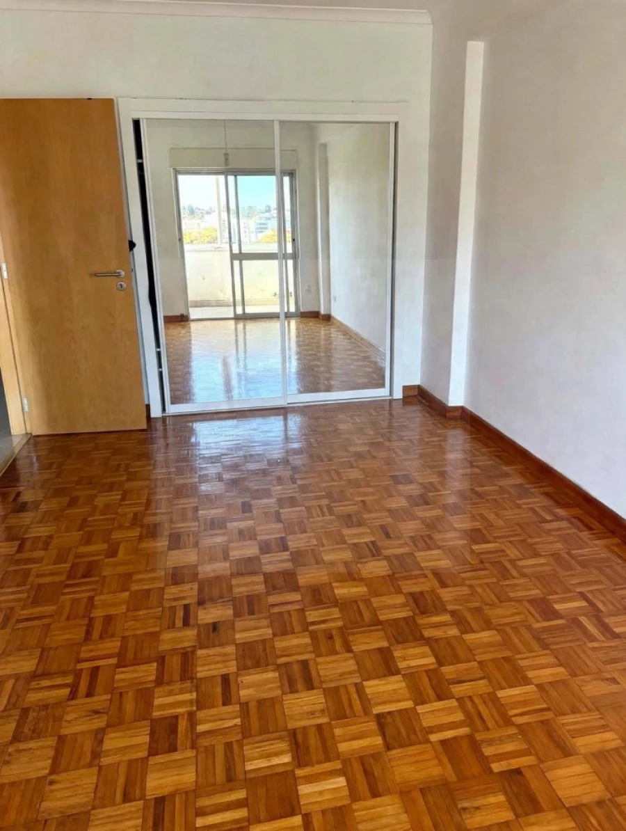 Apartamento T2 para Venda em Queluz e Belas Foto 4