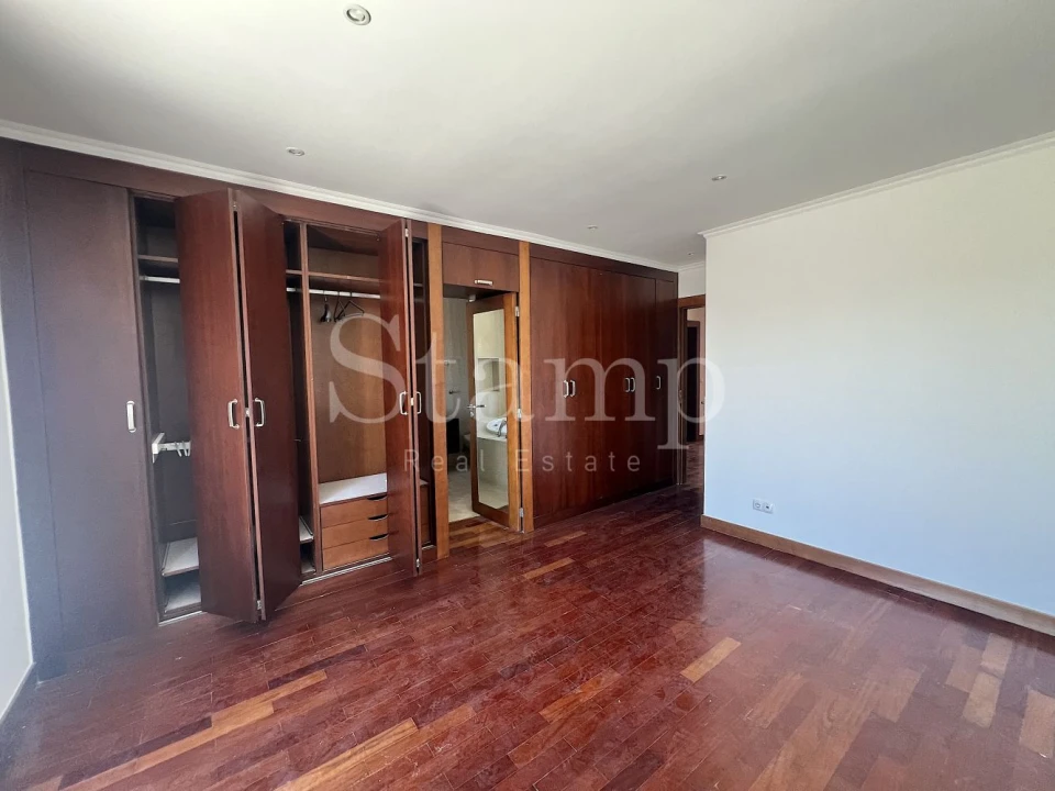 Moradia T4 para Venda em Alcabideche Foto 35