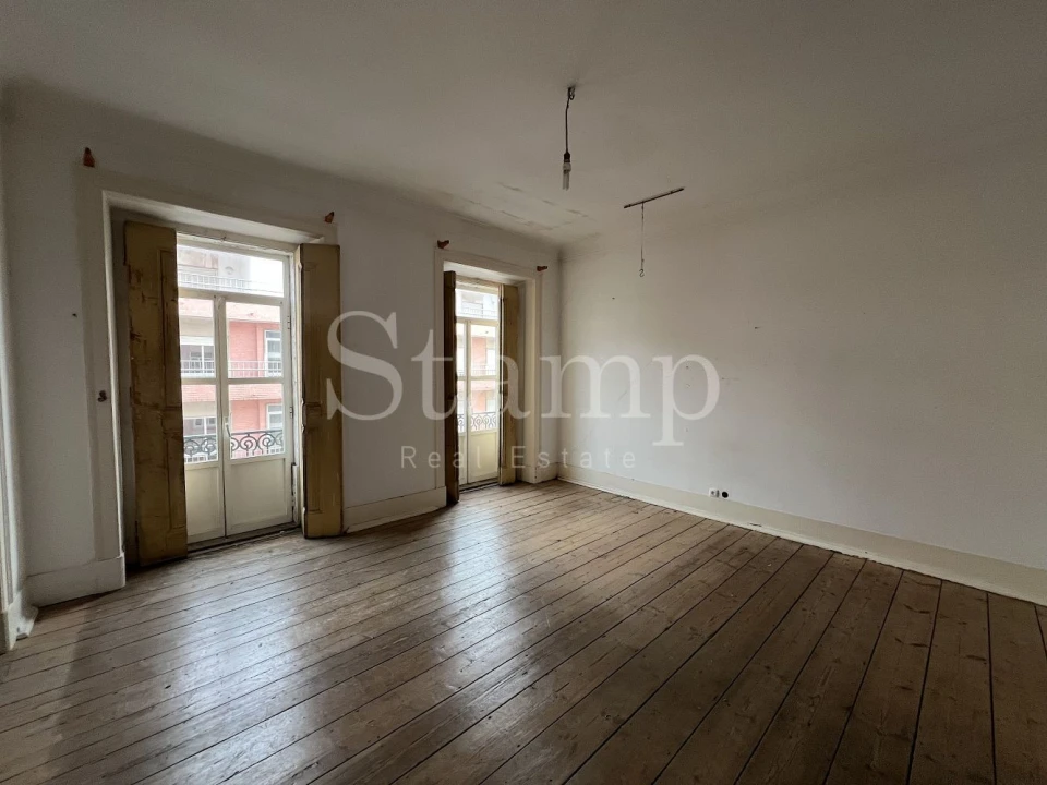 Apartamento T5 para Venda em Alcantara Foto 2