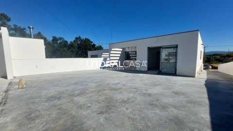 Moradia T3 para Venda em Amoreira da Gândara, Paredes do Bairro e Ancas