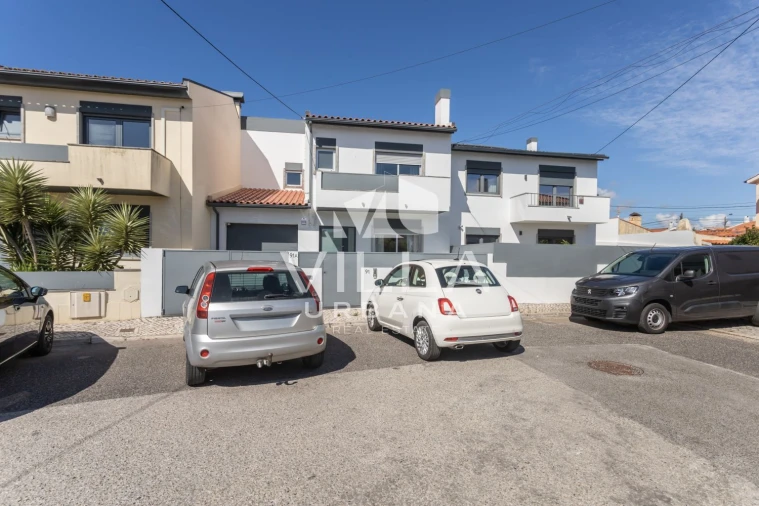 Moradia T3 para Venda em Alcabideche Foto 2