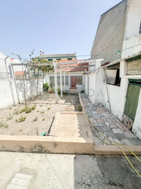 Moradia T2 para Venda em Baixa da Banheira e Vale da Amoreira