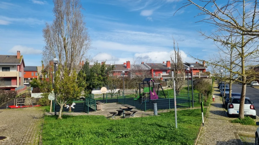 Moradia T3 para Arrendamento em Santa Iria de Azoia, São João da Talha e Bobadela Foto 3