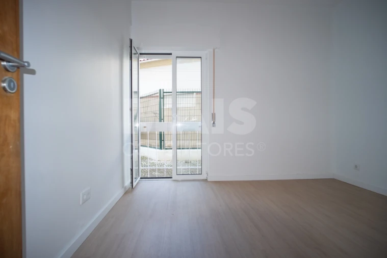 Apartamento T2 para Venda em Porto Salvo Foto 12