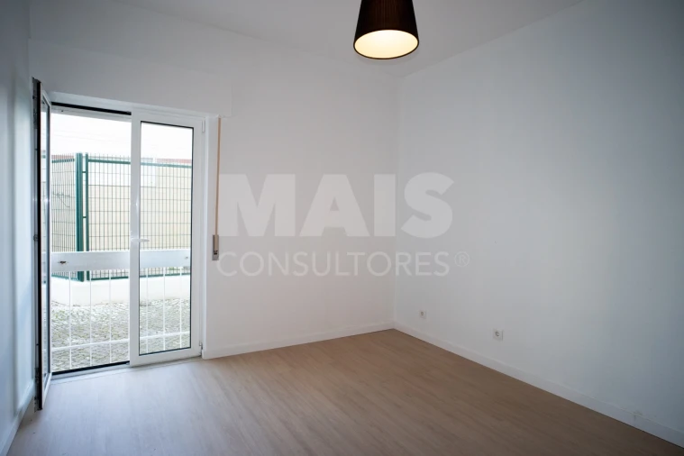 Apartamento T2 para Venda em Porto Salvo Foto 11