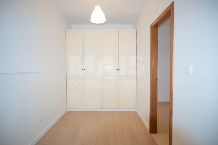 Apartamento T2 para Venda em Porto Salvo Foto 7