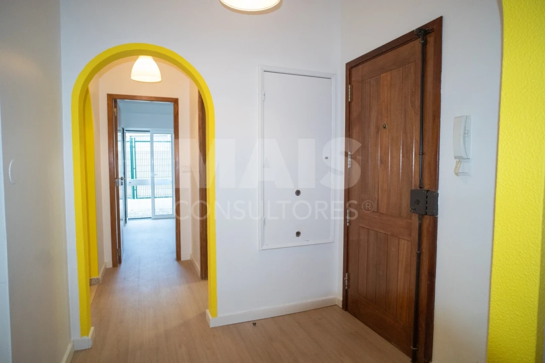 Apartamento T2 para Venda em Porto Salvo Foto 8