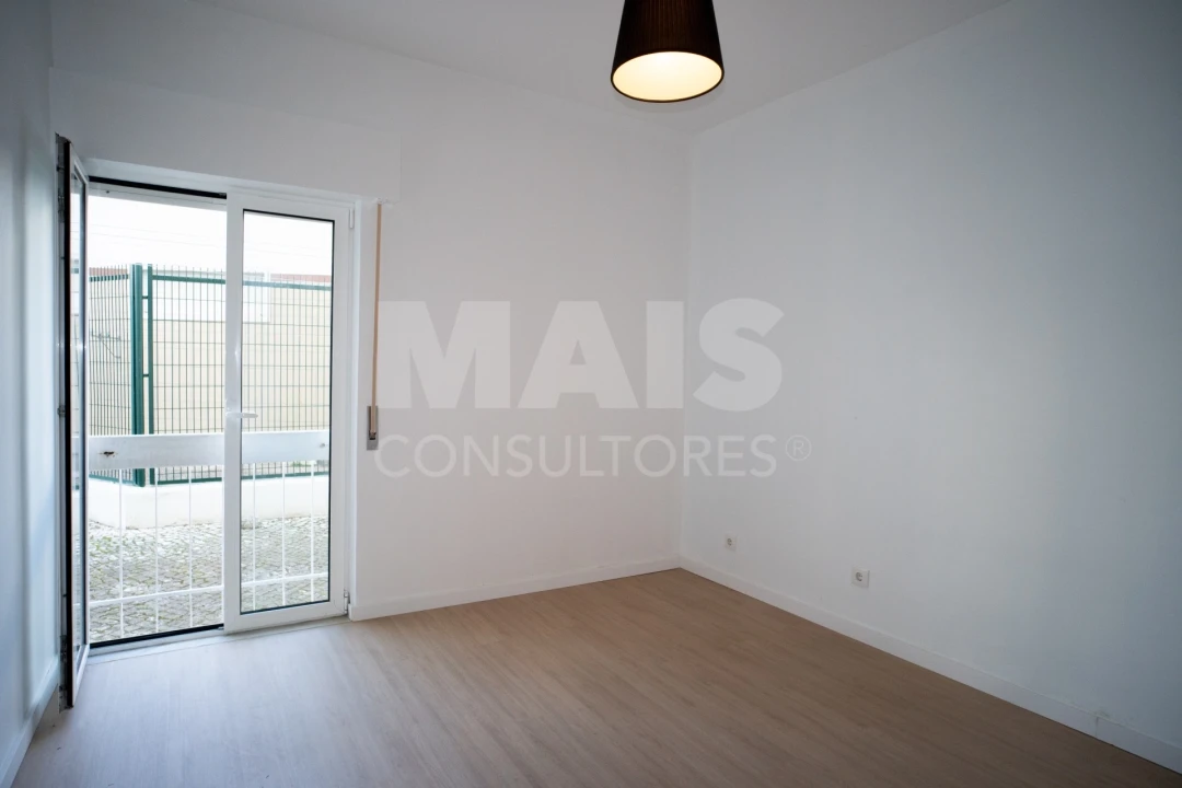 Apartamento T2 para Venda em Porto Salvo Foto 11