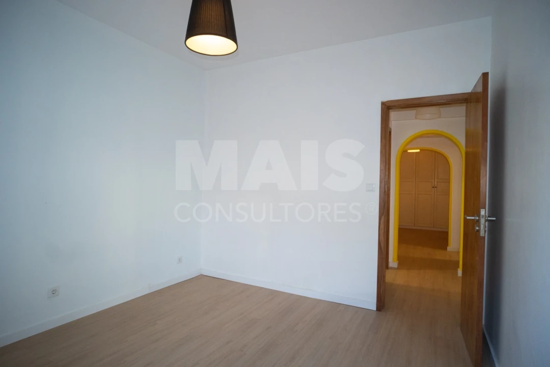 Apartamento T2 para Venda em Porto Salvo Foto 9