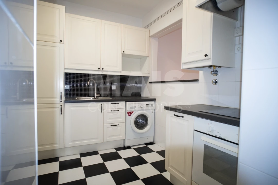 Apartamento T2 para Venda em Porto Salvo Foto 4