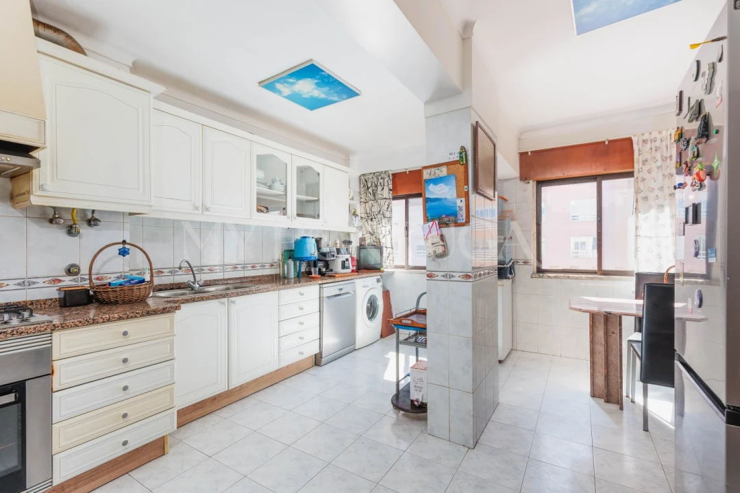 Apartamento T2 para Venda em Rio de Mouro Foto 11