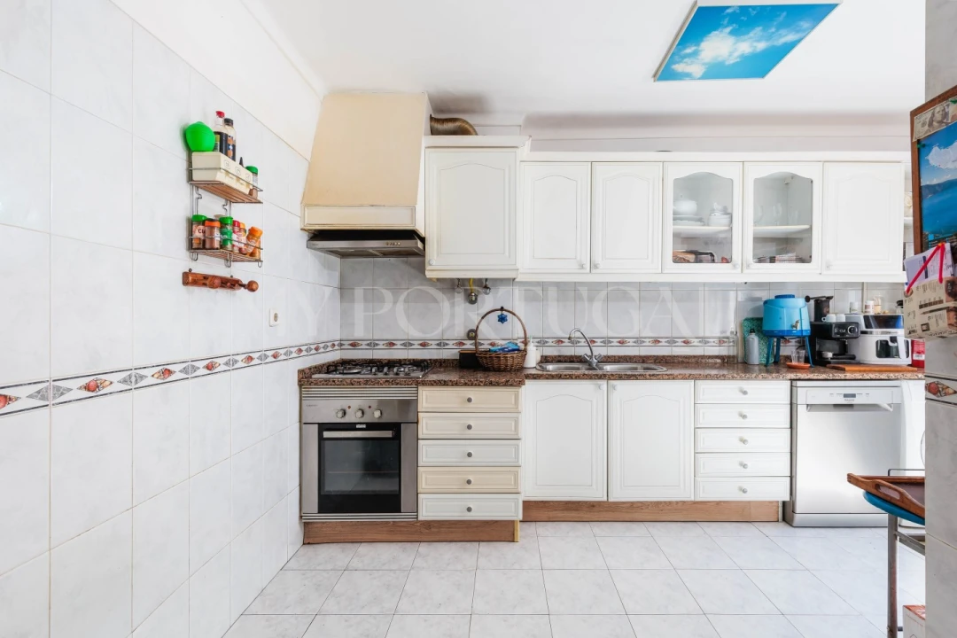 Apartamento T2 para Venda em Rio de Mouro Foto 9