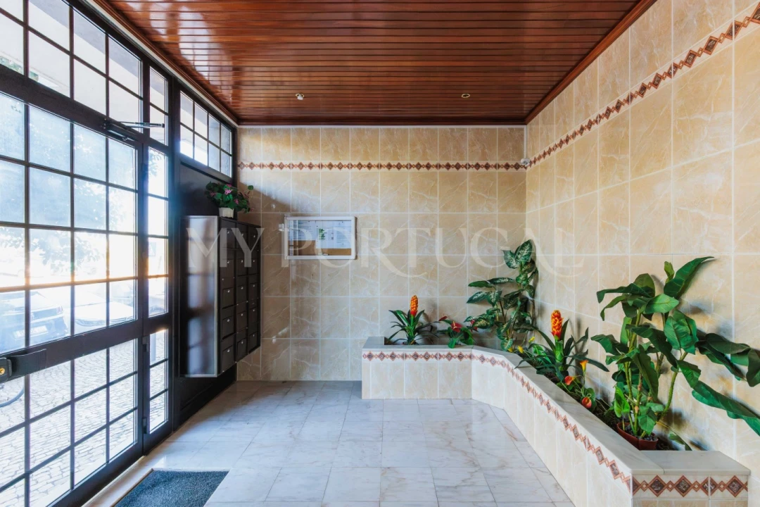Apartamento T2 para Venda em Rio de Mouro Foto 30