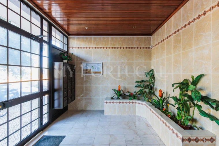 Apartamento T2 para Venda em Rio de Mouro Foto 30
