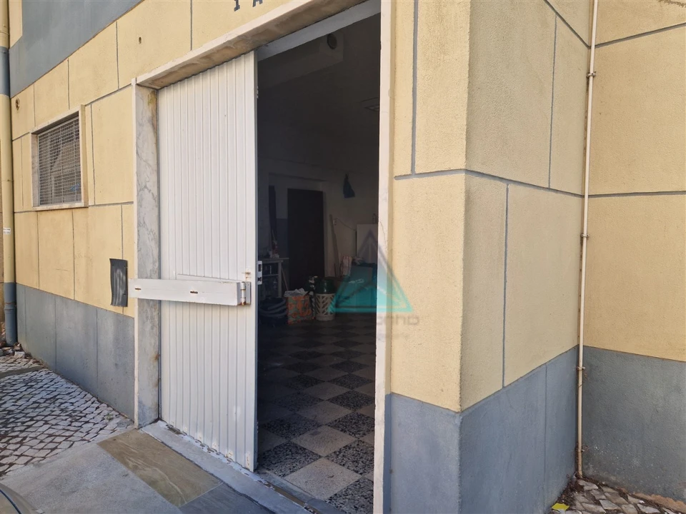 Armazém para Venda em Amora Foto 1