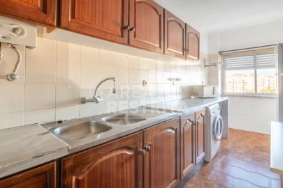 Apartamento T2 para Venda em Massamá e Monte Abraão