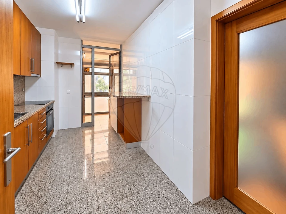Apartamento T2 para Venda em Milheiros Foto 17