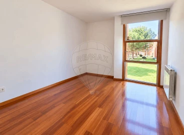 Apartamento T2 para Venda em Milheiros