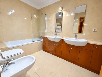 Apartamento T2 para Venda em Milheiros