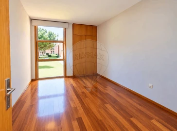 Apartamento T2 para Venda em Milheiros