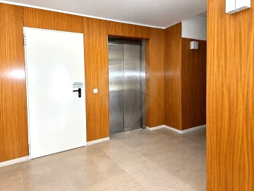 Apartamento T2 para Venda em Milheiros