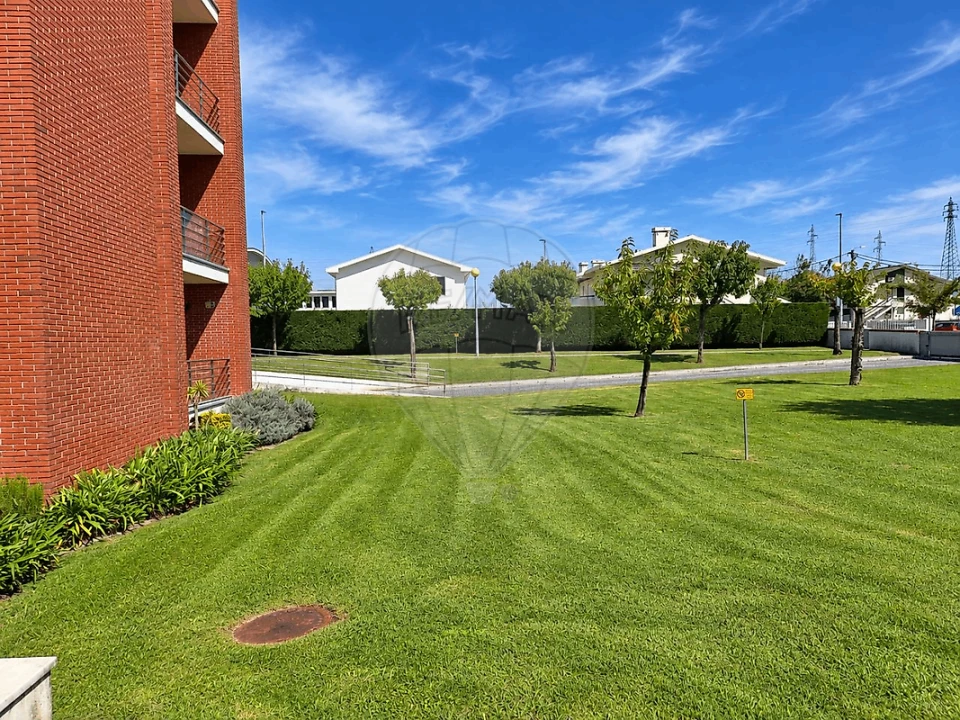 Apartamento T2 para Venda em Milheiros Foto 6