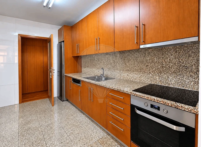 Apartamento T2 para Venda em Milheiros Foto 16