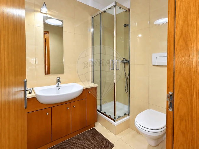 Apartamento T2 para Venda em Milheiros Foto 15