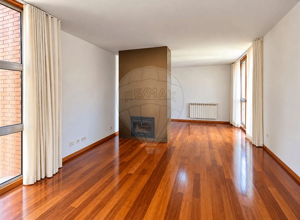 Apartamento T2 para Venda em Milheiros Foto 12