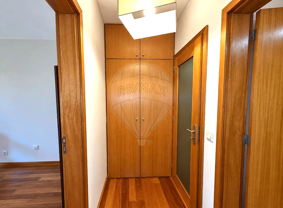 Apartamento T2 para Venda em Milheiros Foto 1