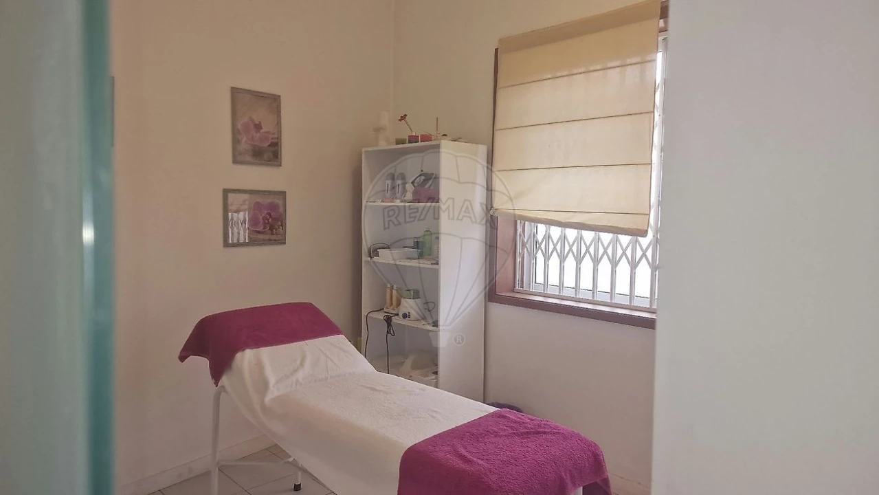 Loja para Venda em Arcozelo Foto 6