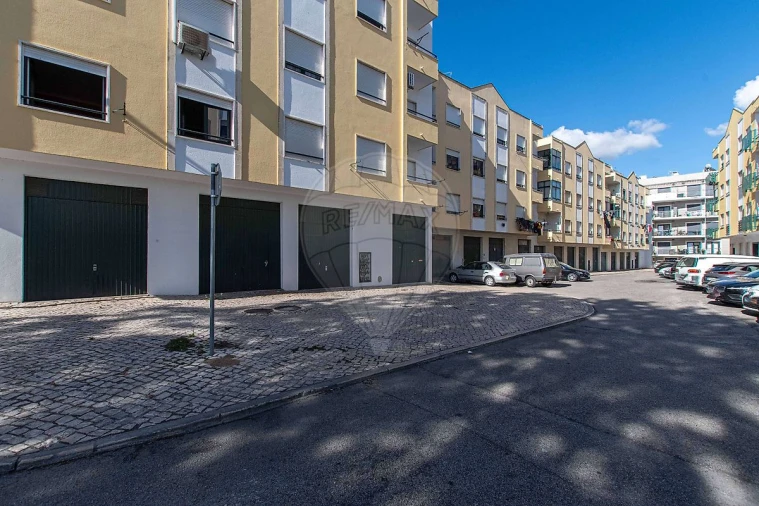 Apartamento T3 para Venda em Alverca do Ribatejo e Sobralinho Foto 4