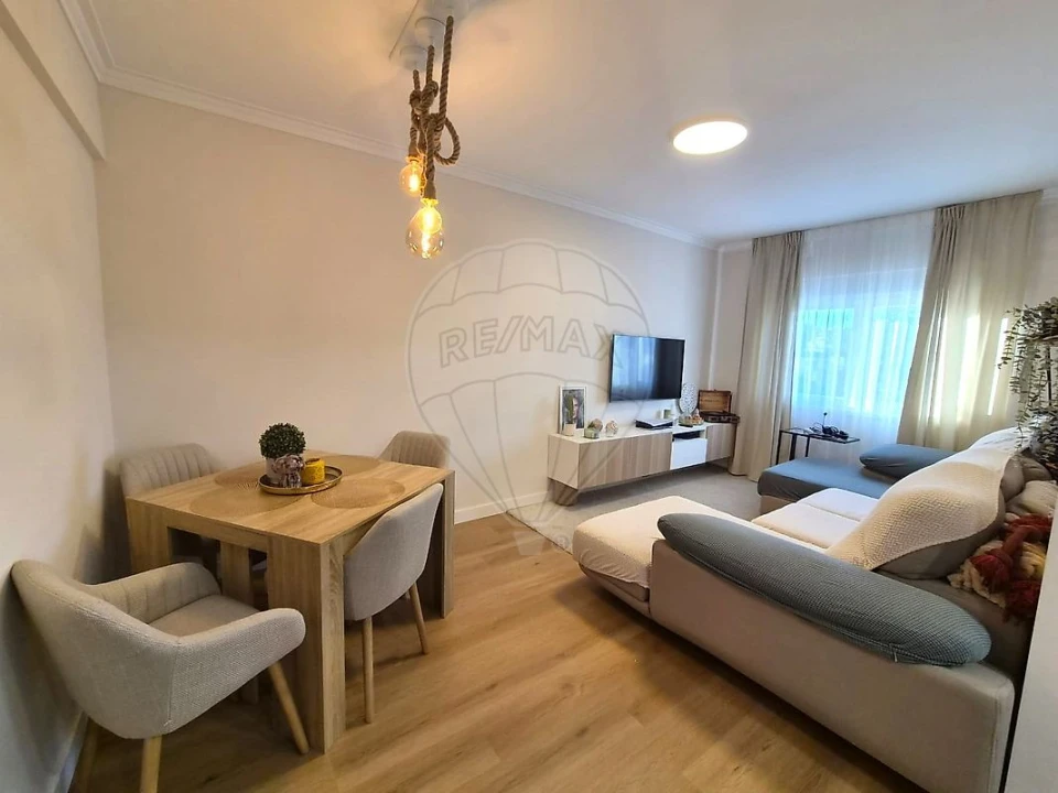 Apartamento T2 para Venda em Agualva e Mira-Sintra Foto 6